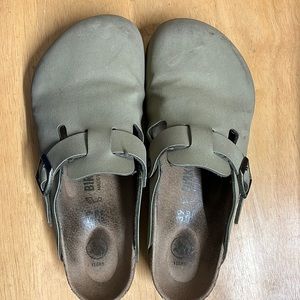 Birkenstock Boston Clogs Vegan Tan